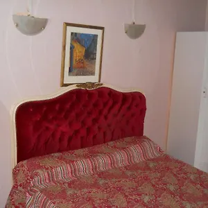 https://le-petit-trianon.fr-paris.fr